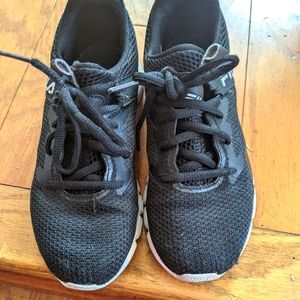 EUC black tennis shoes